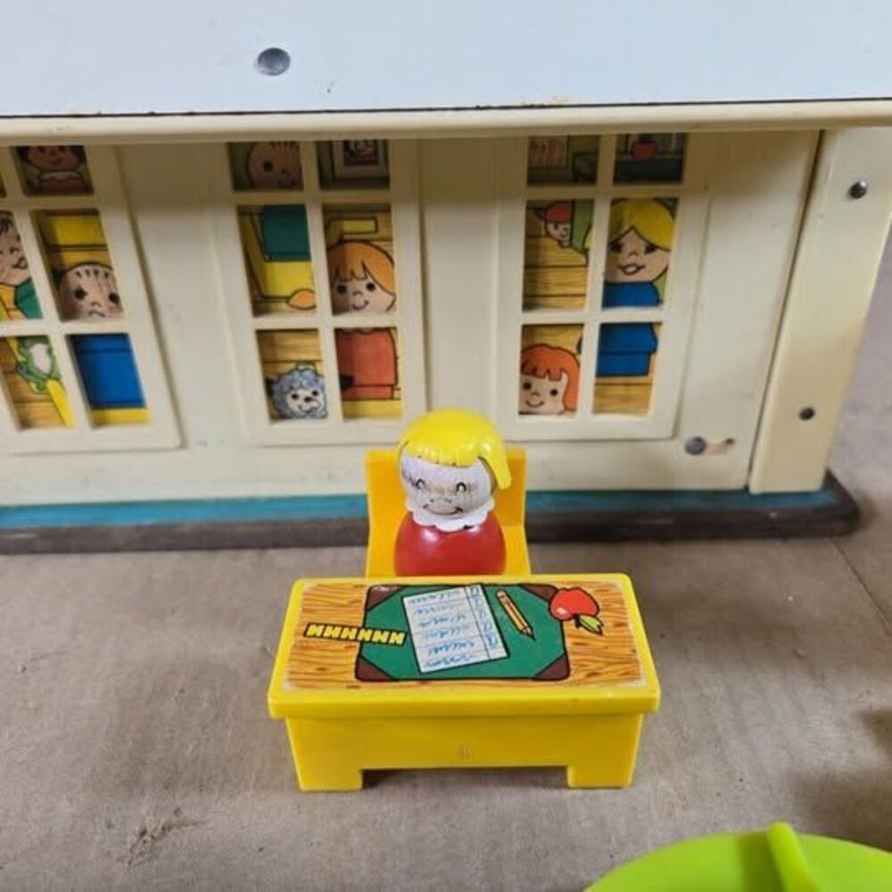 Vintage Fisher Price Little People Family School House, Students & Accessories - Picture 4 of 14